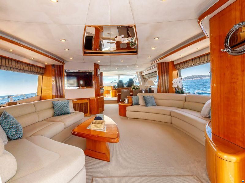 Sunseeker 82 Yacht
