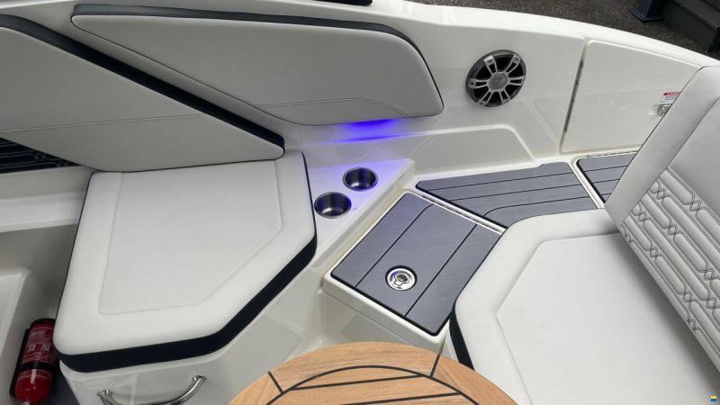 Sea Ray SPX 210 Outboard