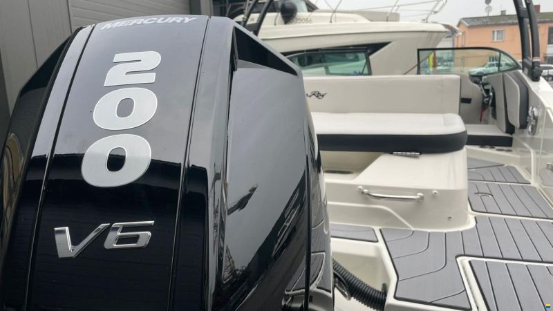 Sea Ray SPX 210 Outboard