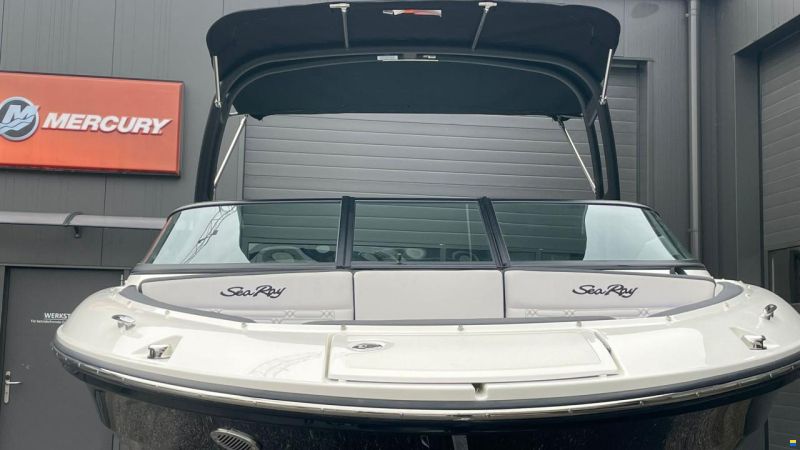 Sea Ray SPX 210 Outboard