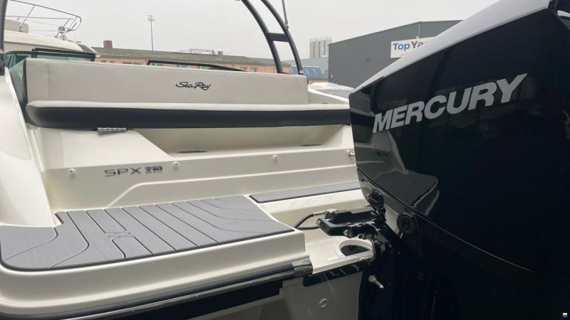 Sea Ray SPX 210 Outboard