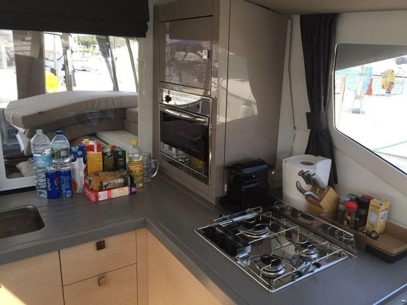 Fountaine Pajot Lucia 40