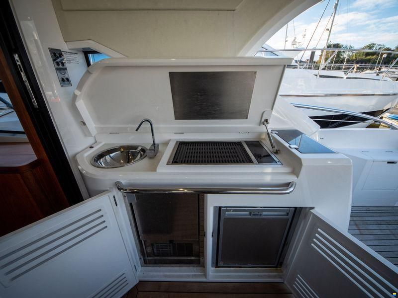 Sunseeker Predator 57