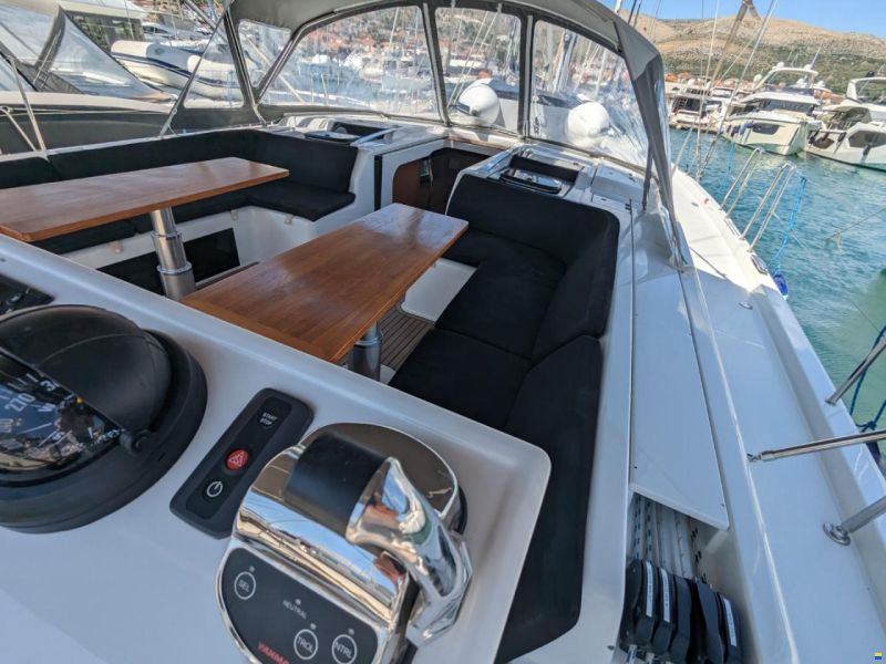 Hanse 548