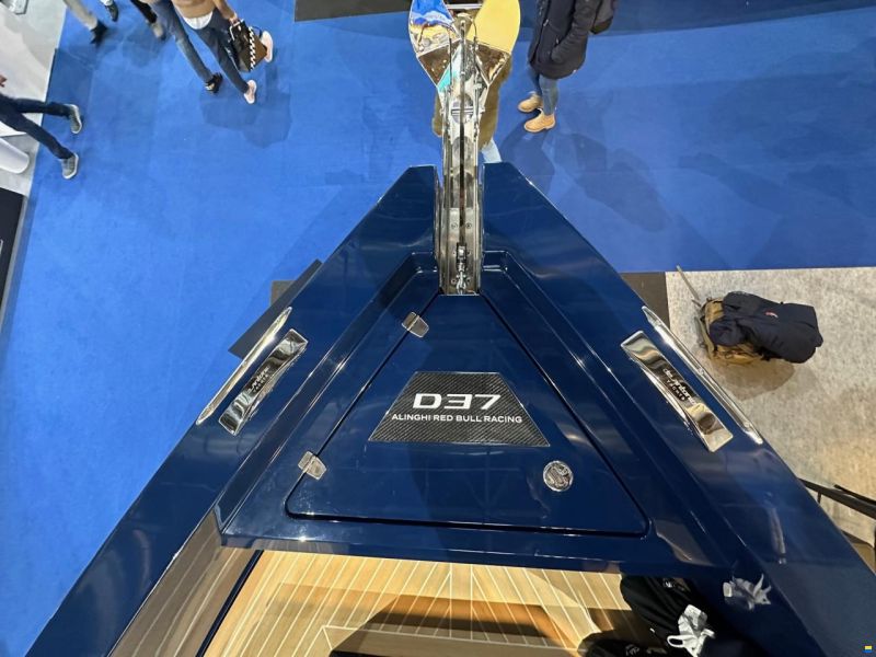 De Antonio D37 Alinghi Red Bull Racing