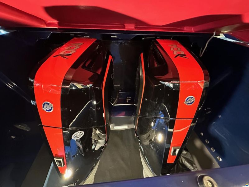 De Antonio D37 Alinghi Red Bull Racing