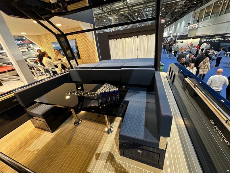 De Antonio D37 Alinghi Red Bull Racing