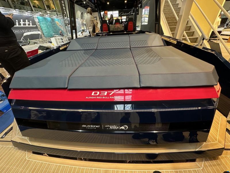 De Antonio D37 Alinghi Red Bull Racing