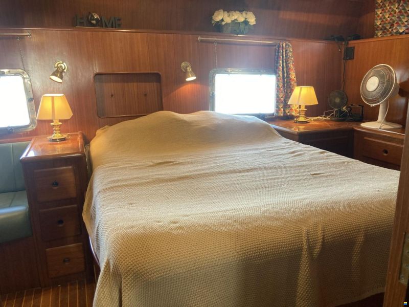 Trader 47 Flybridge Cruising Motor Yacht or Li