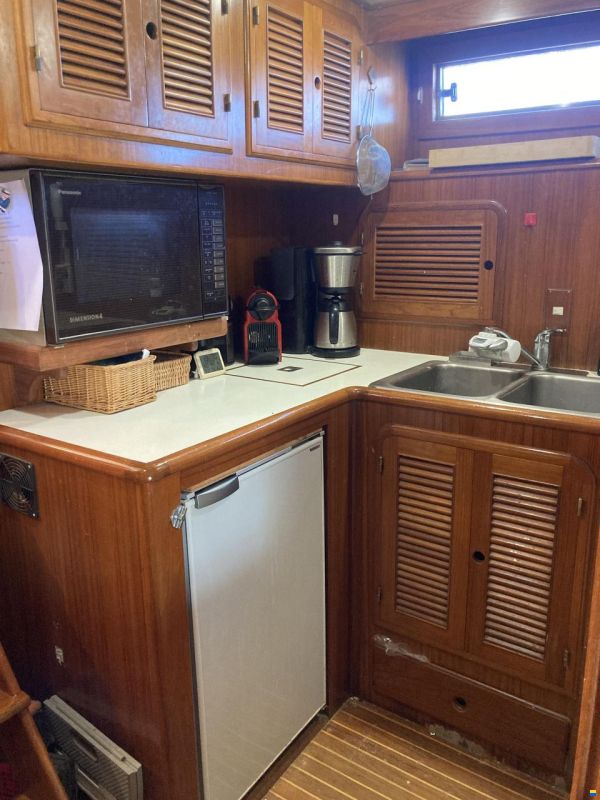 Trader 47 Flybridge Cruising Motor Yacht or Li