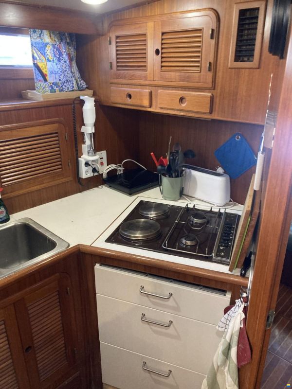 Trader 47 Flybridge Cruising Motor Yacht or Li