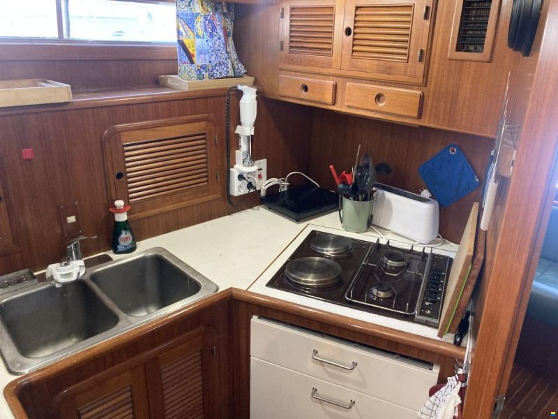 Trader 47 Flybridge Cruising Motor Yacht or Li