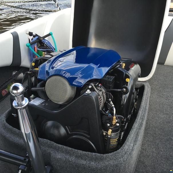 Custom Ski Boats -Barefooter CXS-Inboard