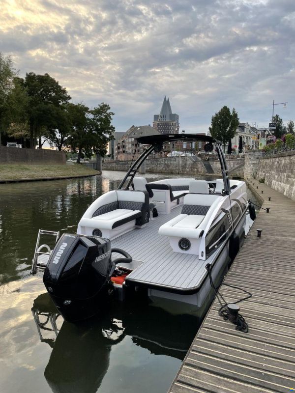Swiss-boat Funlounger 7.5