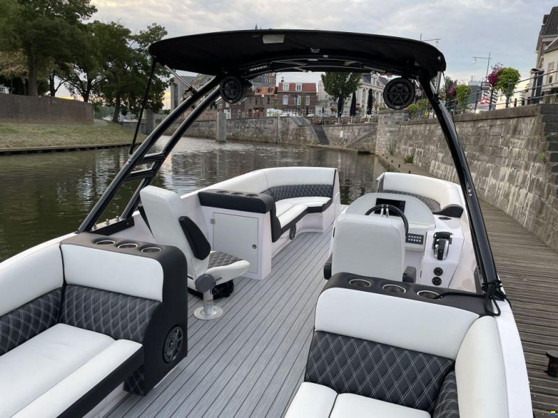 Swiss-boat Funlounger 7.5