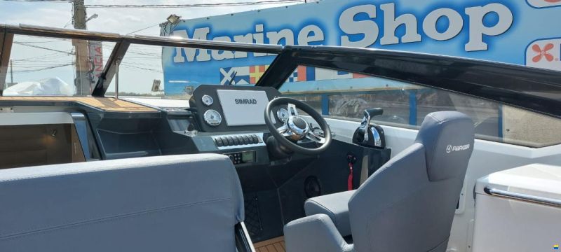 Parker 800 Cruiser Mercury F300 Verado
