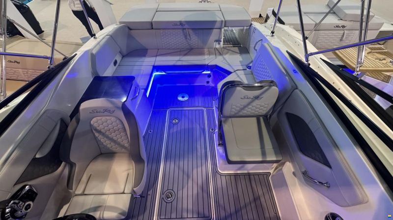Sea Ray Sunsport (SSE) 230
