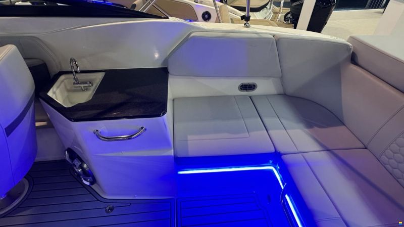 Sea Ray Sunsport (SSE) 230