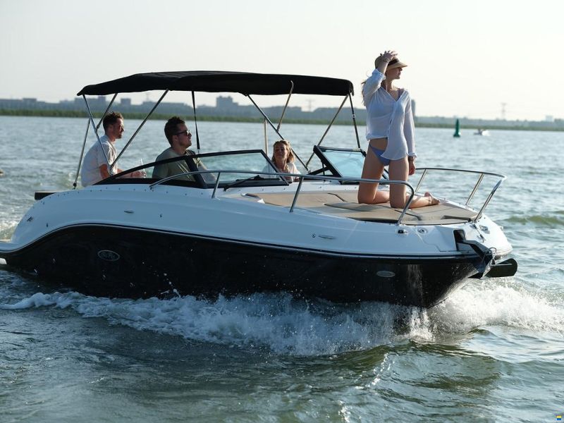 Sea Ray Sunsport (SSE) 230