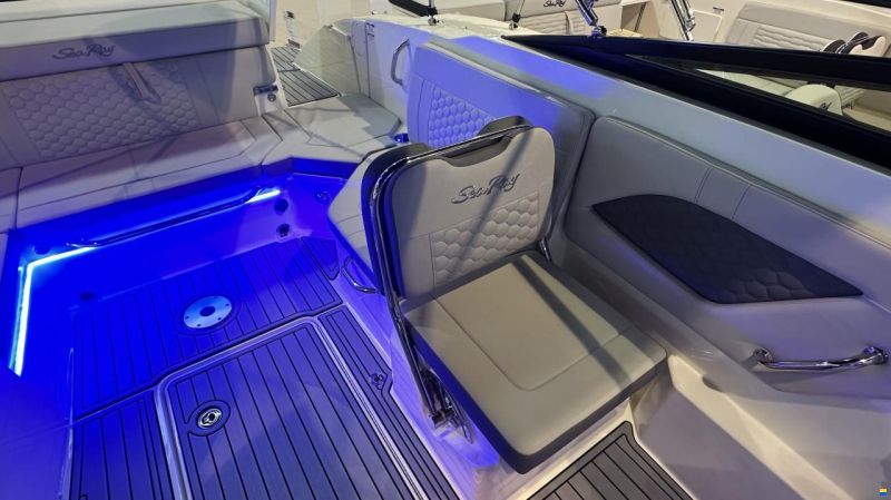 Sea Ray Sunsport (SSE) 230