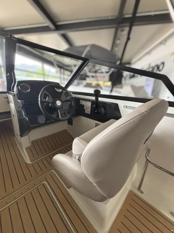 Quicksilver 555 Bowrider