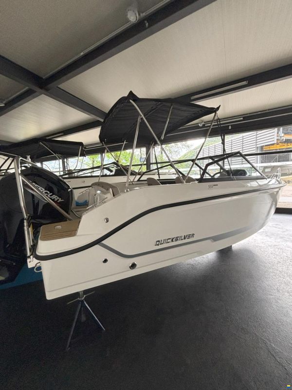 Quicksilver 555 Bowrider