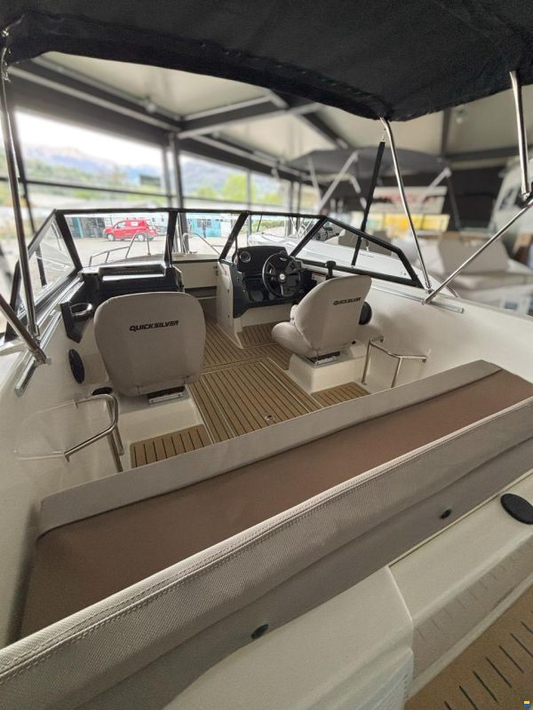 Quicksilver 555 Bowrider