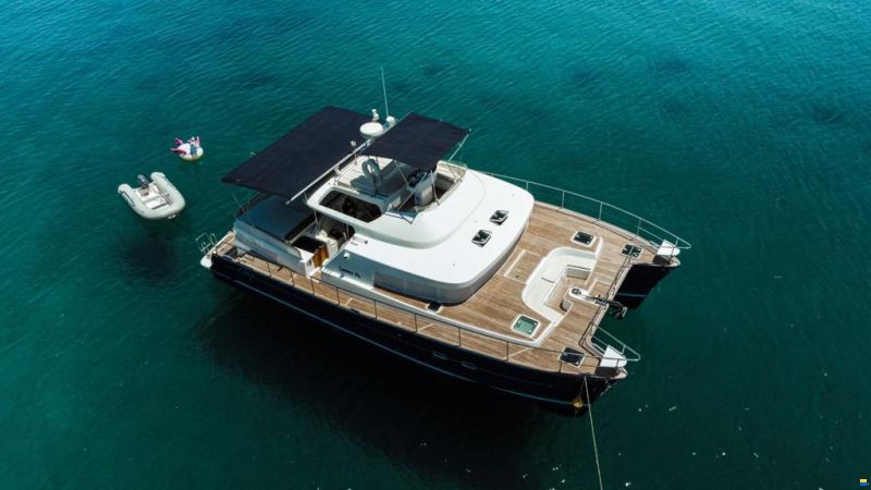 Lagoon Power 43