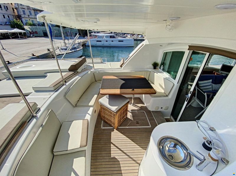 Lagoon Power 43