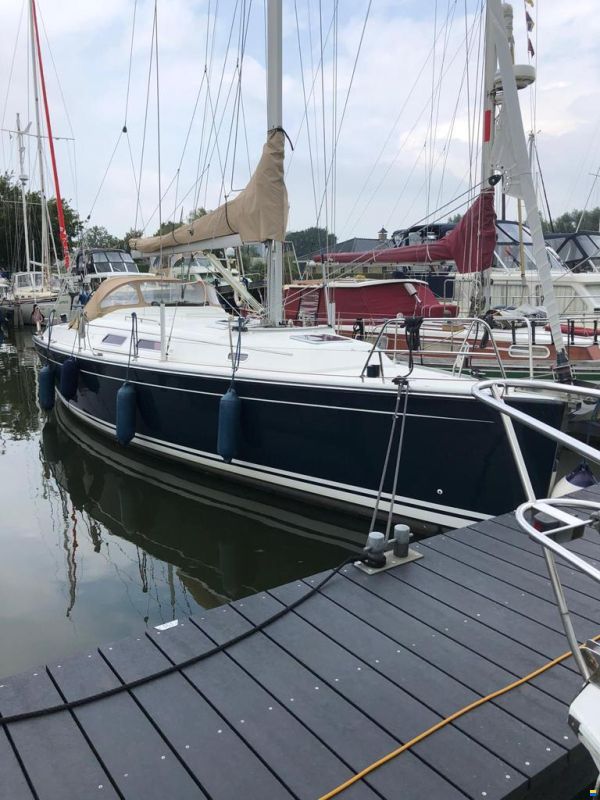 Hanse 370 met ondiepe kiel. image