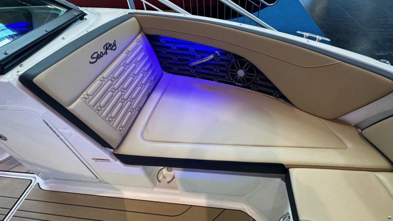 Sea Ray SPXE 190 & Trailer