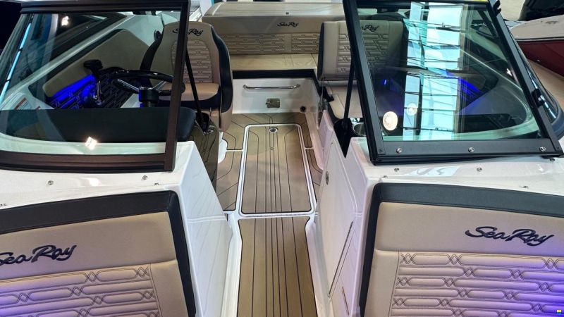 Sea Ray SPXE 190 & Trailer