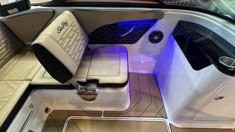 Sea Ray SPXE 190 & Trailer
