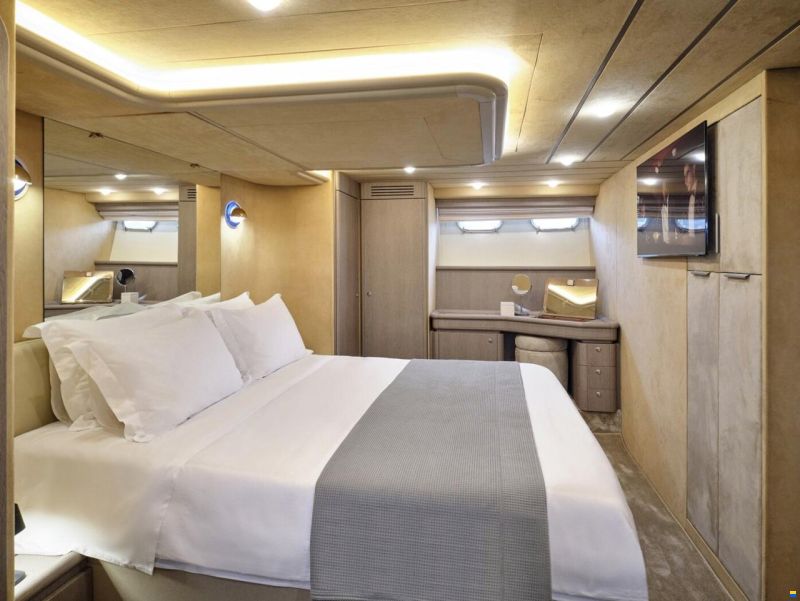 Ferretti 680