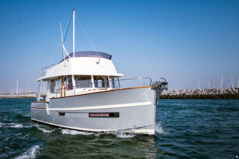 Rh&eacute;a 34 Trawler