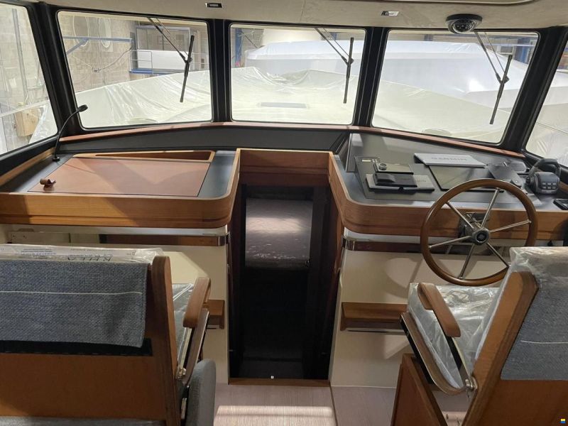 Rh&eacute;a 34 Trawler