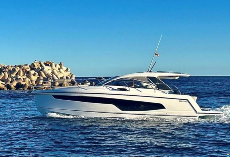 Sealine S335