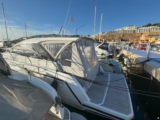 Sealine S 335