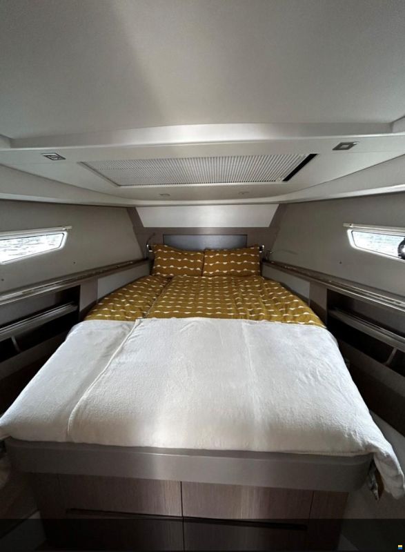 Sealine S 335