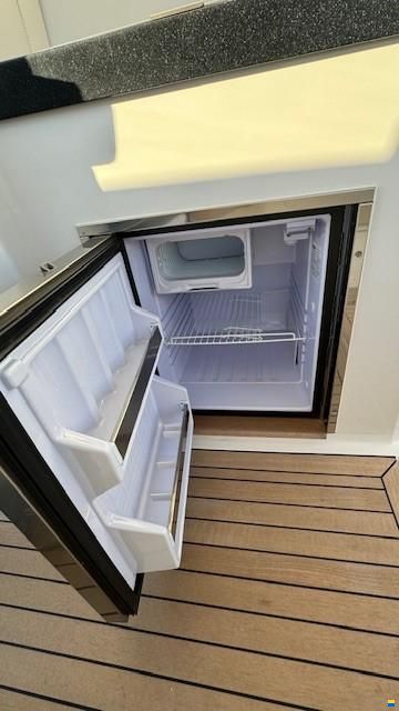 Sealine S 335