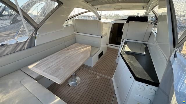 Sealine S 335