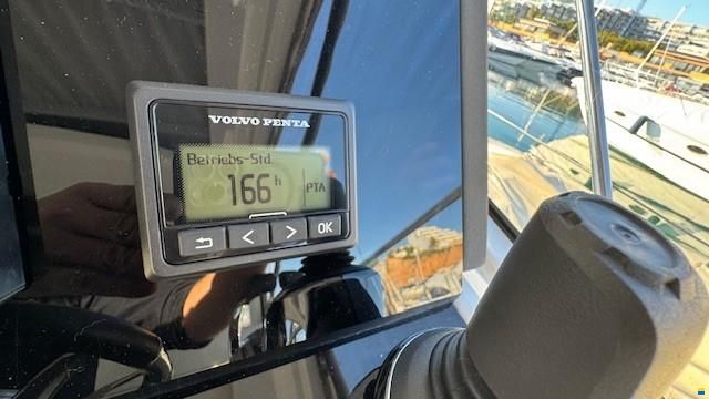 Sealine S 335