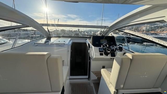Sealine S 335