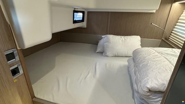 Sealine S 335