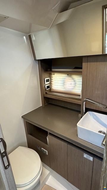 Sealine S 335