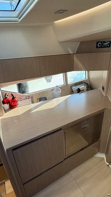 Sealine S 335