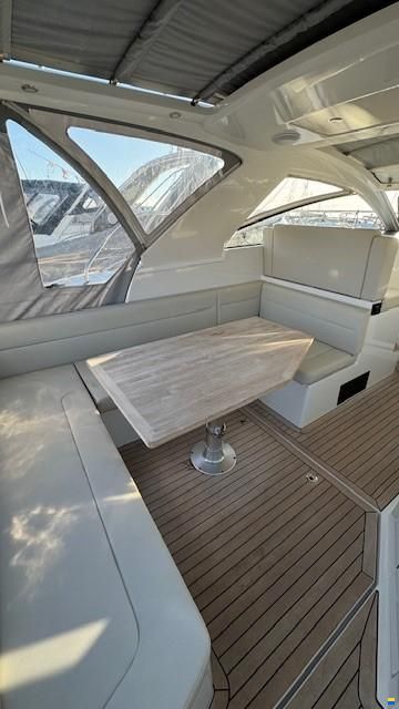 Sealine S 335