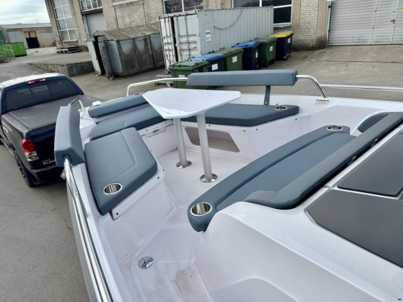 Axopar 29 XC Cross Cabin
