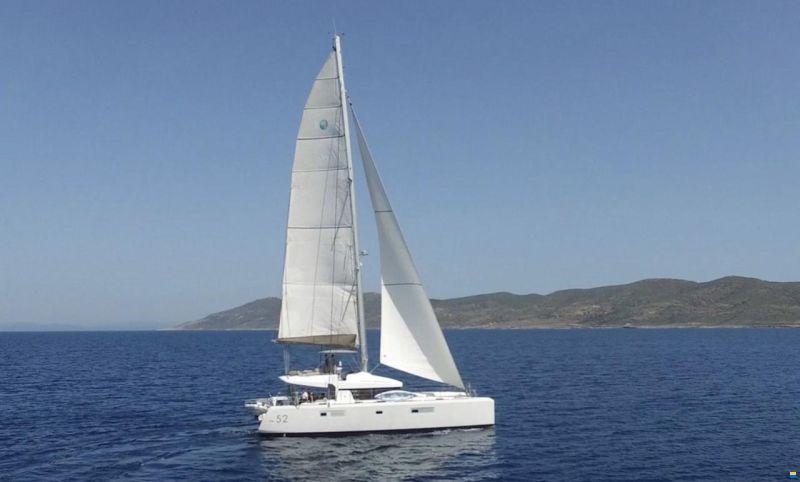 Lagoon 52