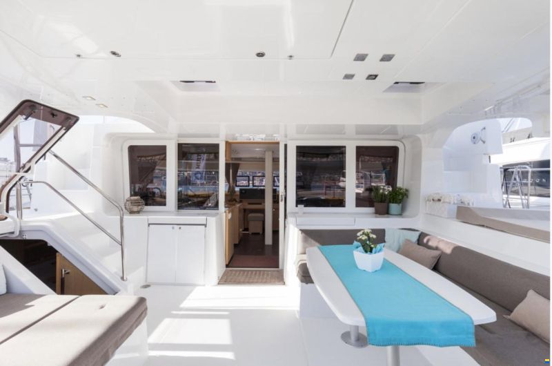 Lagoon 52